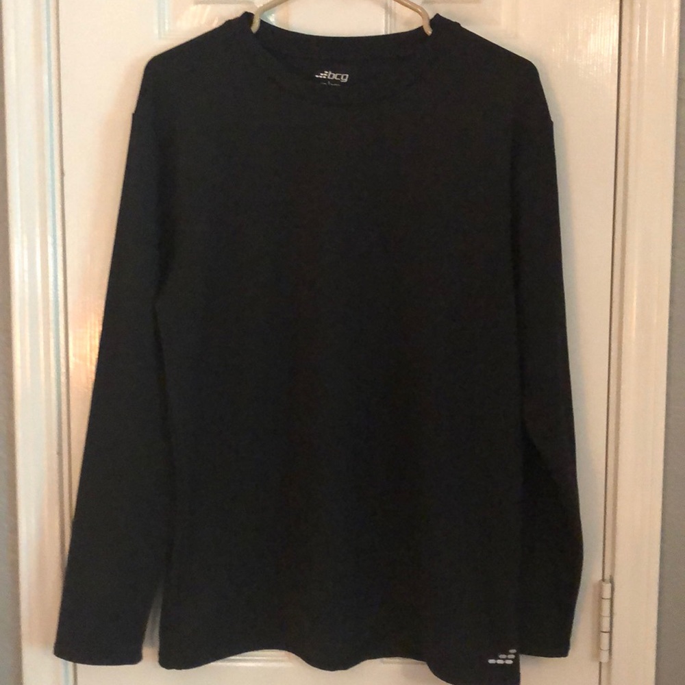 Long sleeve black men’s top.